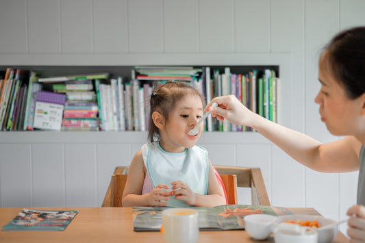 Feeding child solids